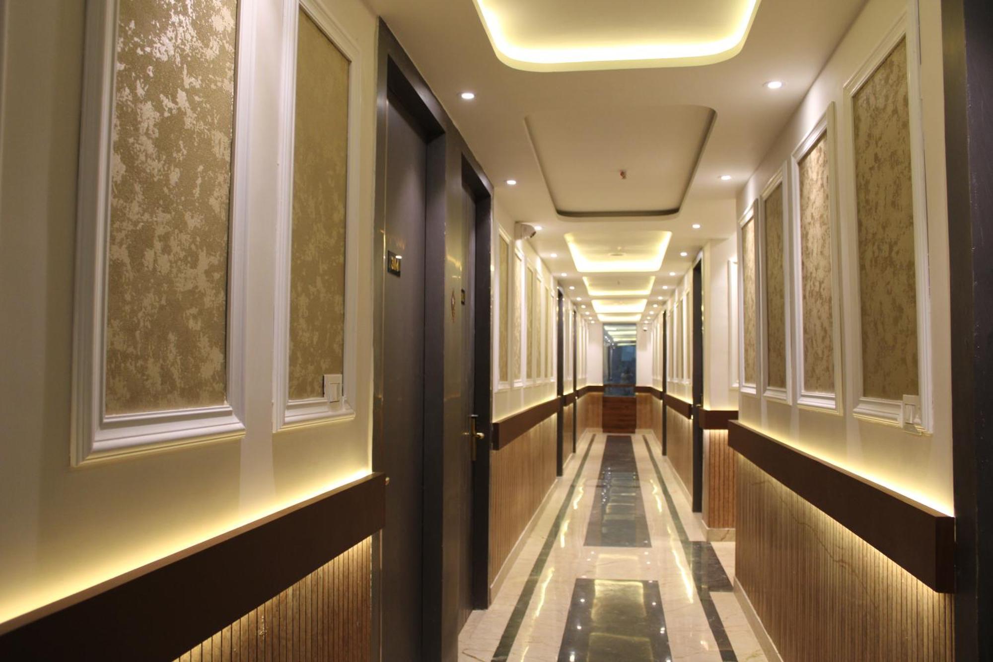 Hotel Gold Stone Kanpur Exterior photo